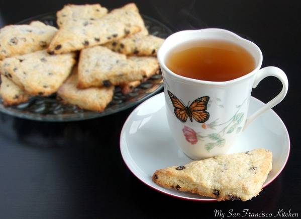currant scones with tea