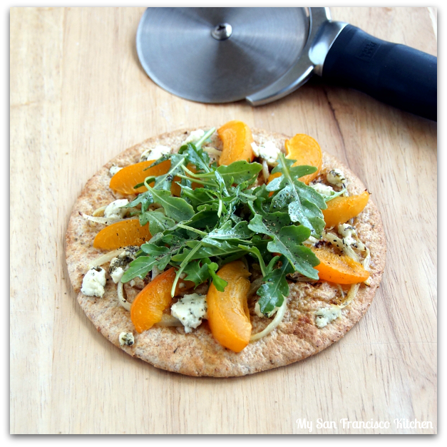 apricot arugula pizzette