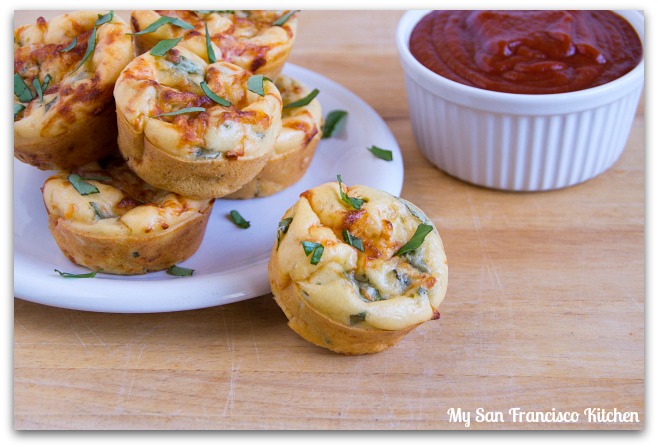 tomato basil pizza puffs