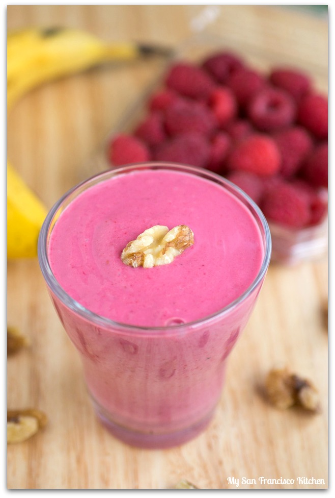 raspberry walnut smoothie