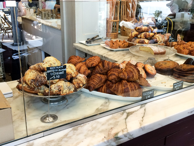 b. patisserie croissants