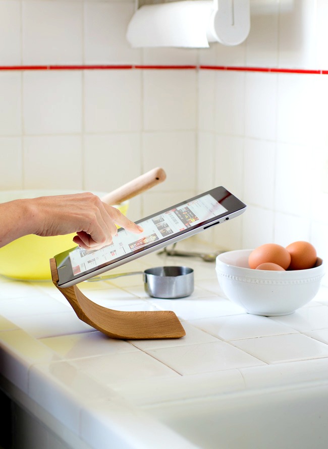 yohann ipad stand