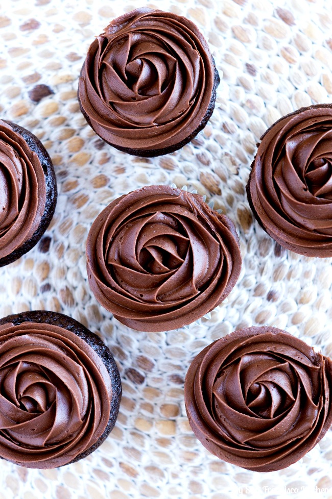 chokolade budding fyldte Cupcakes